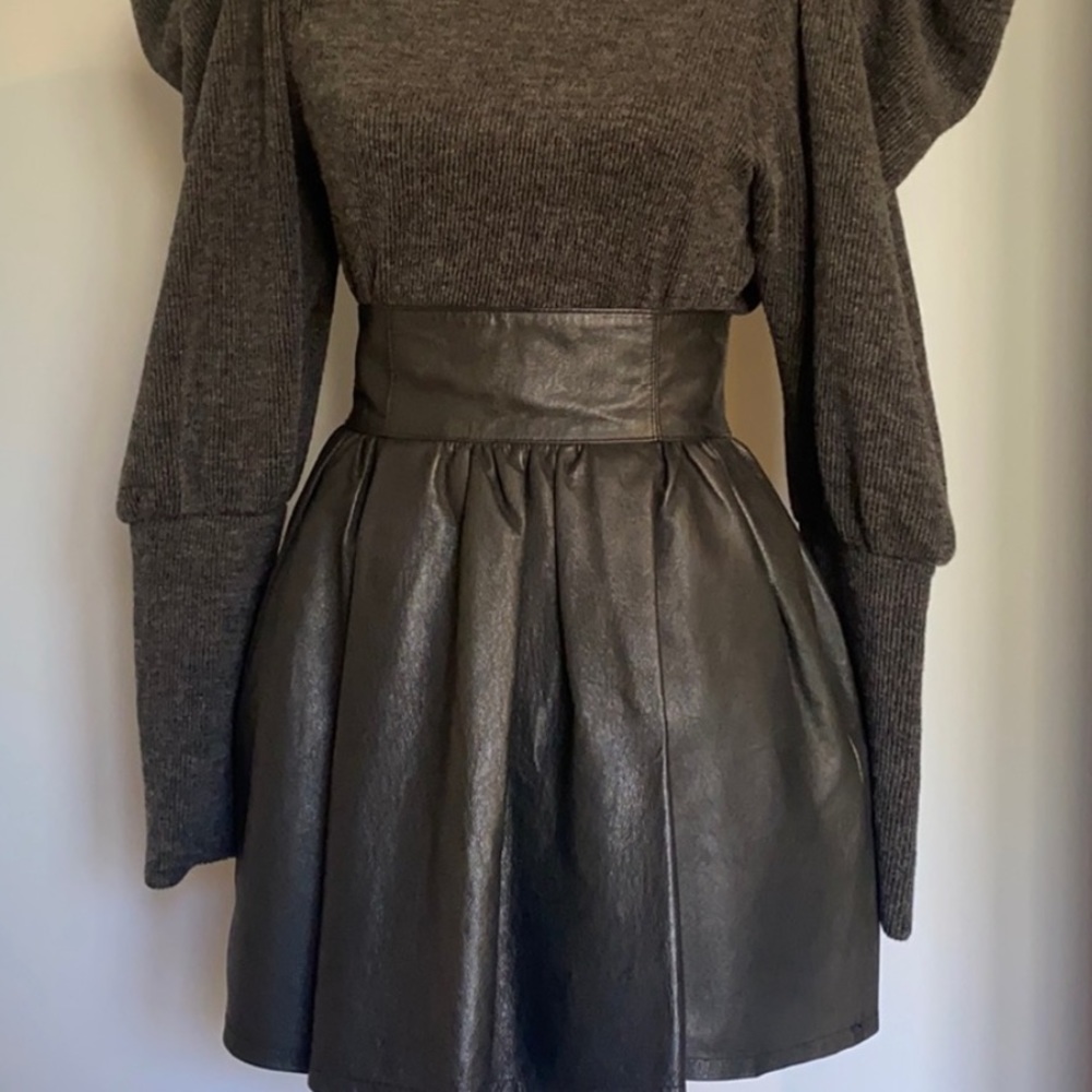 ✨ RARE FIND RARE FIND✨ Genuine Leather Skater Mini Skirt